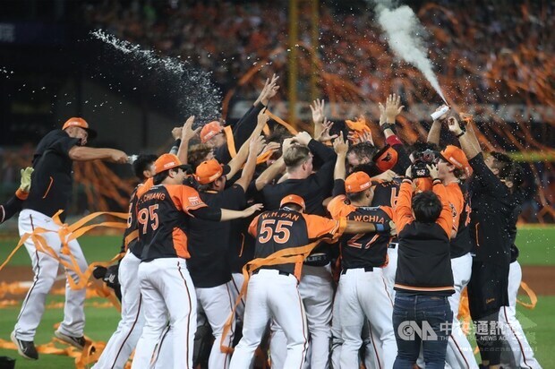 Players of the Uni-President Lions celebrate their victory on Sunday / Photo courtesy of CNA