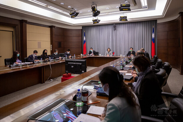President Tsai and US Ambassador to UN Kelly Craft engage in a meeting via videoconference.