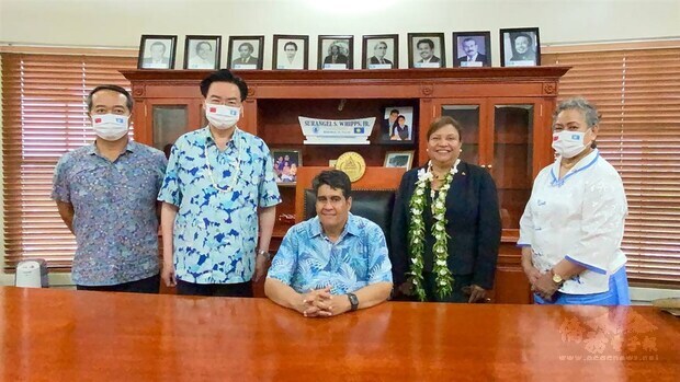 Foreign Minister Joseph Wu (second left) meets with new Palau President Surangel Whipps Jr. (center). Photo courtesy of the Ministry of Foreign Affairs.