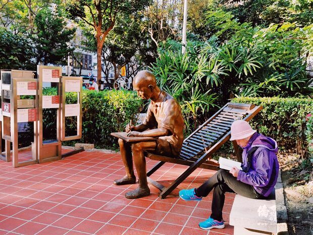 Visit Dadaocheng Park and Learn More about the Neighborhood’s History