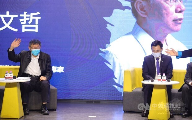 Taipei Mayor Ko Wen-je and KMT Chairman Johnny Chiang. CNA photo Feb. 24, 2021