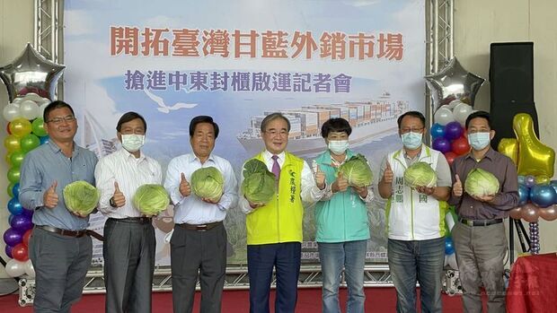 AFA Director-General Hu Jong-i (center) and local officials / CNA photo March 6, 2021