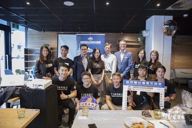 A group photo of lecturers and officials from TJBANZ