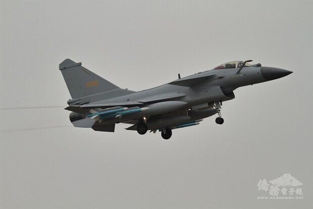 A J-10 fighter. Image from Wikimedia Commons. Alert5，CC BY-SA 4.0
