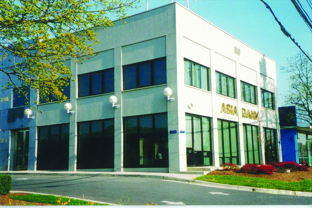 1984年，蔡仁泰創辦亞細亞銀行（Asia Bank），因優越績效獲評為五星級特優銀行。（蔡仁泰提供）