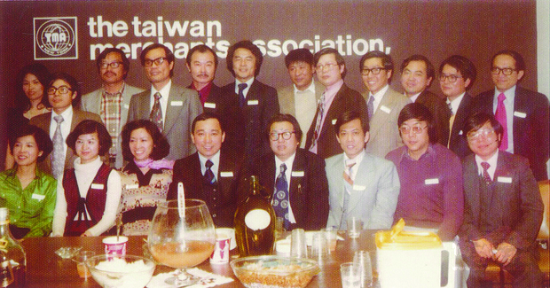 1976年，蔡仁泰找了21位同鄉成立紐約臺灣商會，是全美第一個以「臺灣」為名的商會。（蔡仁泰提供）