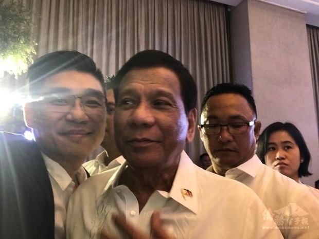 與菲律賓總統杜特蒂的合照