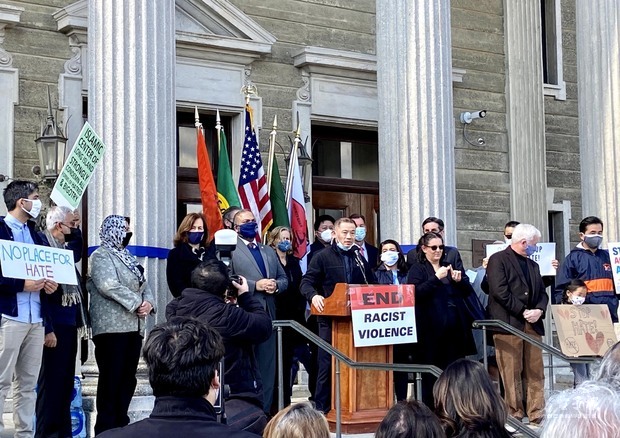 劉醇逸出席長島納蘇郡的「站出來反對仇恨」(Stand Up to Hate)集會 (照片由世界新聞網記者朱蕾提供)