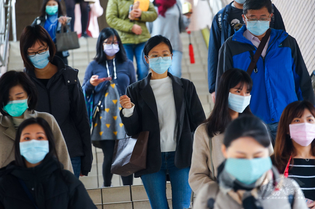 武漢肺炎疫情延燒，口罩成為民眾外出必需品。
