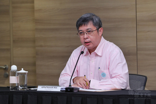 新加坡衛生部醫藥服務總監麥錫威22日在線上記者會表示，星國衛生科學局已批准使用輝瑞，目前正在評估其他疫苗。