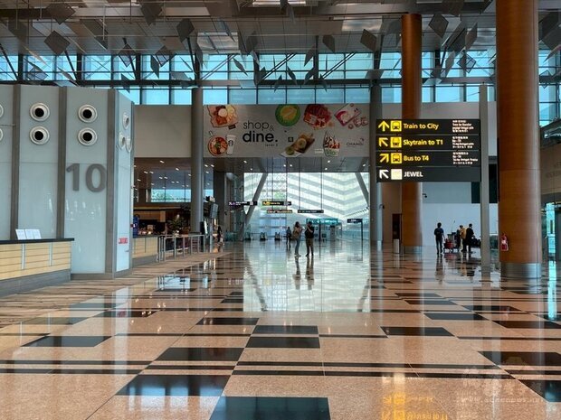 新加坡疫情升溫，樟宜機場也出現感染群，圖為樟宜機場大廳一隅。