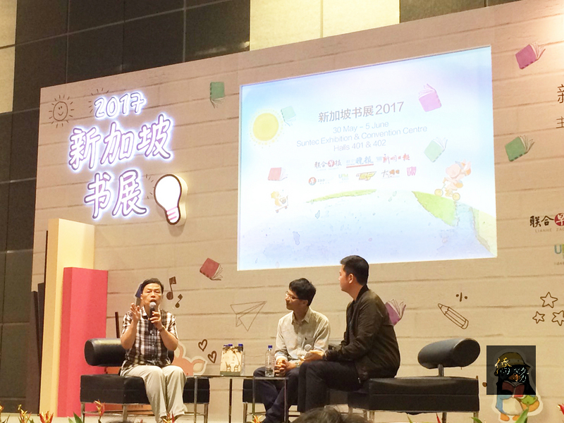 第32屆新加坡書展，其中「臺灣館」超吸睛，圖為導演 王小棣（左）與甘耀明（中）分享台灣作家廖玉蕙的作 品「後來」，和新加坡讀者近距離互動。 （中央社提供）