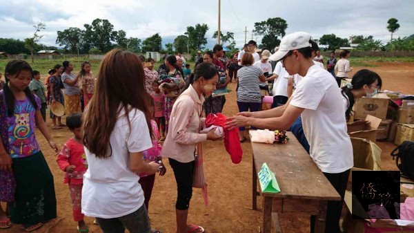 中壢區中平商圈發展協會青年志工隊、緬甸華文教育服務團前往緬甸推行國際服務。（林語珊提供）