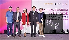 圖為中華民國駐泰國經濟文化辦事處代表童振源（右2）與受邀貴賓及兩名導演侯季然（右）和賴國安（左）開幕前合影。(中央社提供)