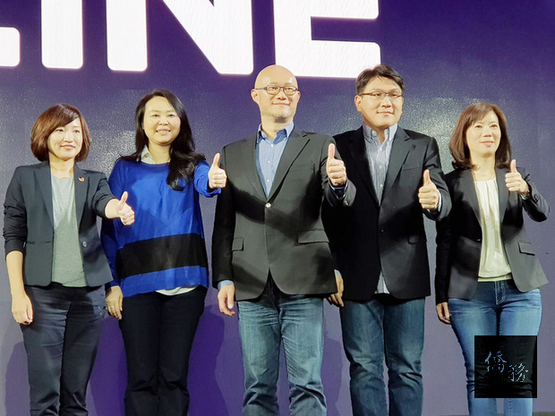 LINE台灣總經理陳立人(中)9日在年度記者會上宣布,今年LINE將全面擴大在台投資,並公布今年在台投資計畫。(中央社提供)