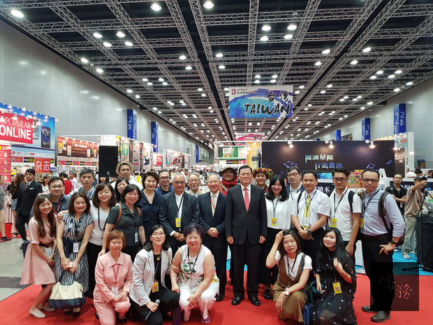 「第13屆馬來西亞海外華文書市」9日開展，台灣館也舉辦開幕活動，台灣有4組作家前來參與，將與馬來西亞讀者展開文學會談(中央社提供)