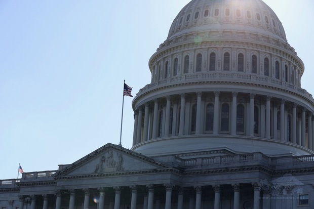 美國聯邦參議院外交委員會25日通過「台北法案」。主要提案人、共和黨籍參議員賈德納表示,中國不斷威脅台灣民主,美國應協助台灣鞏固邦交。圖為美國國會大廈。(中央社提供)