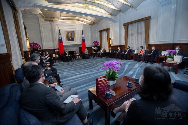 總統接見「國際半導體產業協會(SEMI)與台灣半導體產業協會(TSIA)董監事及國內外半導體企業高層」