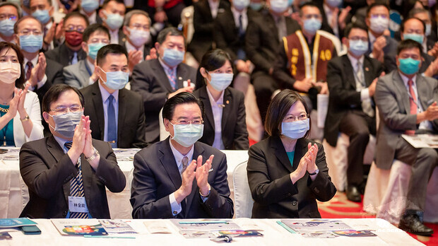 總統出席「2020第三屆全球企業永續論壇開幕式暨台灣企業永續獎頒獎典禮」