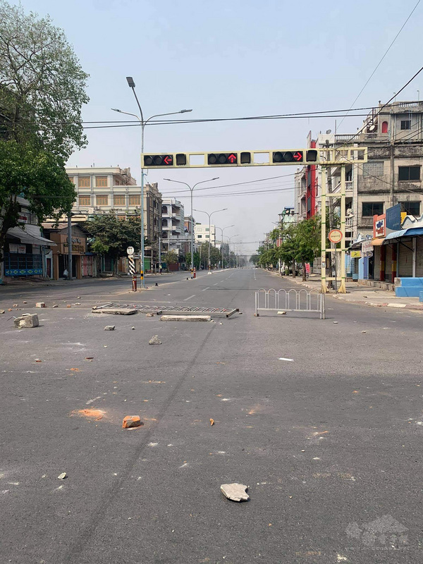 27日是緬甸軍人節，民眾上街抗議遭到軍警強力鎮壓。圖為衝突後空無一人的瓦城街頭。（緬甸民眾Marina提供）