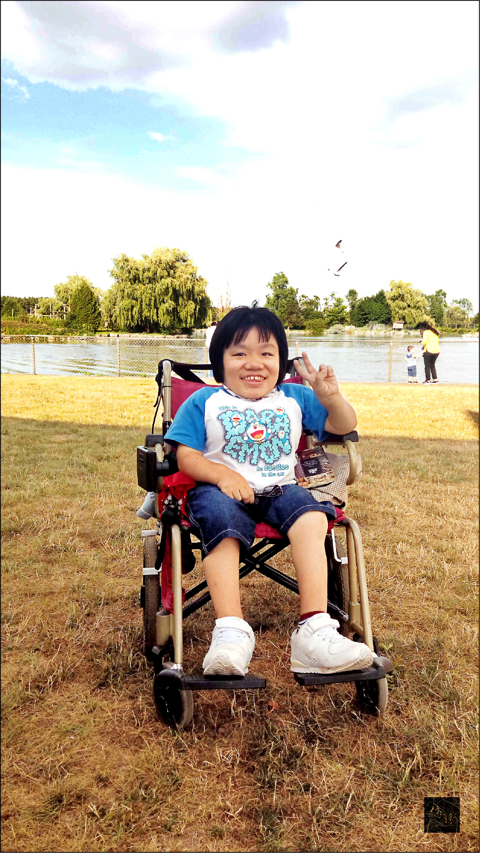 中央大學學生李子婕,罹患先天性隱性遺傳罕見疾病黏多醣症第四型,卻樂觀地表示,生病讓她學會珍惜每一個現在。(圖/教育部)