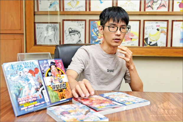 台灣漫畫家銀甫25歲已出版5本作品，每月連載兩部作品，編輯誇他從不拖稿、休刊。（自由時報提供）