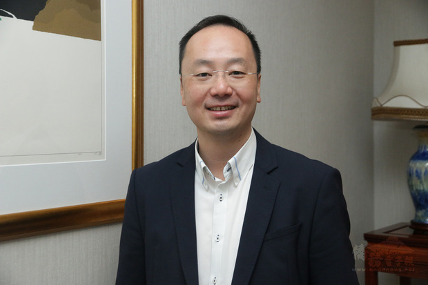 南非約翰尼斯堡公共安全局長孫耀亨(圖)為台商第二代,是南非首名華裔政務官,12日獲邀參加調查局台灣亞西論壇,希望吸取執法經驗。(中央社提供)