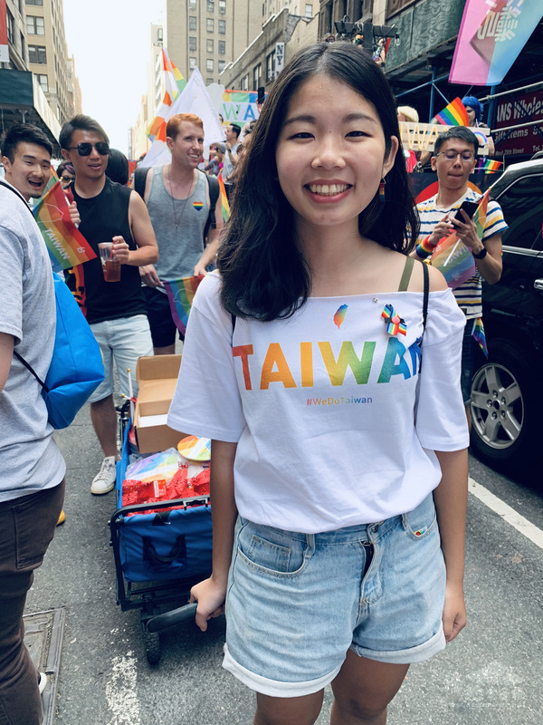 美國有線電視新聞網（CNN）日前選出今年推動變革的5名亞洲青年，其中一人為致力推動婚姻平權的同婚團體「婚姻平權大平台」組織經營專員翁鈺清（前）。（翁鈺清提供）