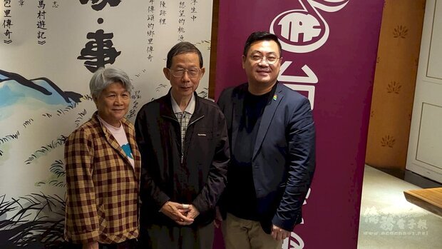 台北愛樂室內合唱團18日的「故・事」音樂會,將由音樂總監古育仲(右)指揮團員,演出錢南章(中)譜曲、賴美貞(中)填詞的「金包里傳奇」,遙想先人在百年前金山魚路古道留下的歷史痕跡。