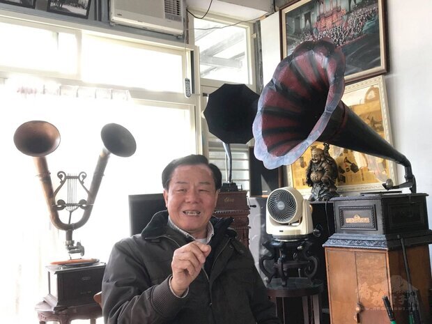 非典型收藏家林本博，收藏超過無數留聲機，就連主持人張菲都曾造訪。