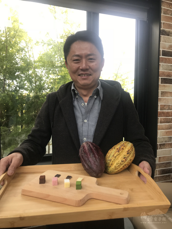 陳盈豪原在中國從事精密工業，為了爸爸的健康回到雲林縣，他投資新台幣3億元，將廢棄豬圈改造成「土庫驛可可莊園」，花3年時間整地、改良土壤、種植可可、建設辦公室及庭園。