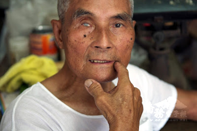 植了牙的老人家直說現在吃東西方便多了。圖:靈醫會之光雙月刊提供