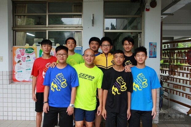 謝明冲是孩子們生命中的繩索，有了他的鼓勵，他們便不致輕易失落（圖：教育部）