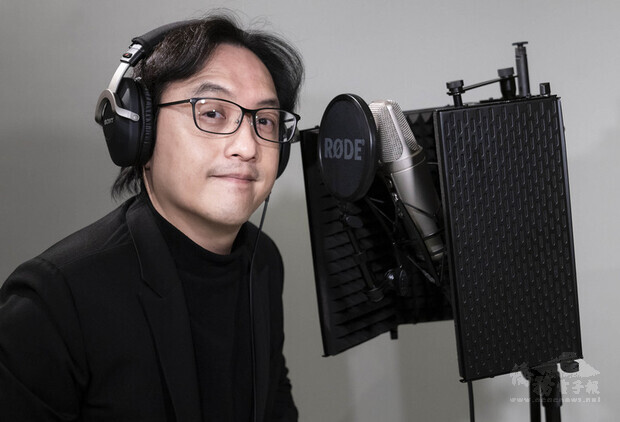 長笛家林仁斌3年前辭去大學教職，投入古典音樂推廣講座，今年開了「蹦藝術」Podcast推廣古典樂，讓聽眾感受生活中古典樂的存在。（林仁斌提供）