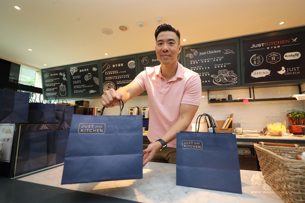 雲端廚房Just Kitchen善用大數據，3月營收金額衝出逾新台幣2000萬元好成績，營運長吳得暉（圖）帶著靦腆笑容說，「對我們來說還可以啦，繼續加油」。