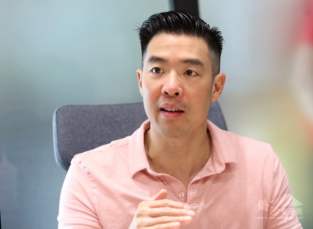 雲端廚房Just Kitchen營運長吳得暉深受美國文化薰陶，信奉「破壞式創新」，認為新創必須善用人數少、速度快、彈性大的優勢，永遠突破自己、打破框架，才能創造更多可能。