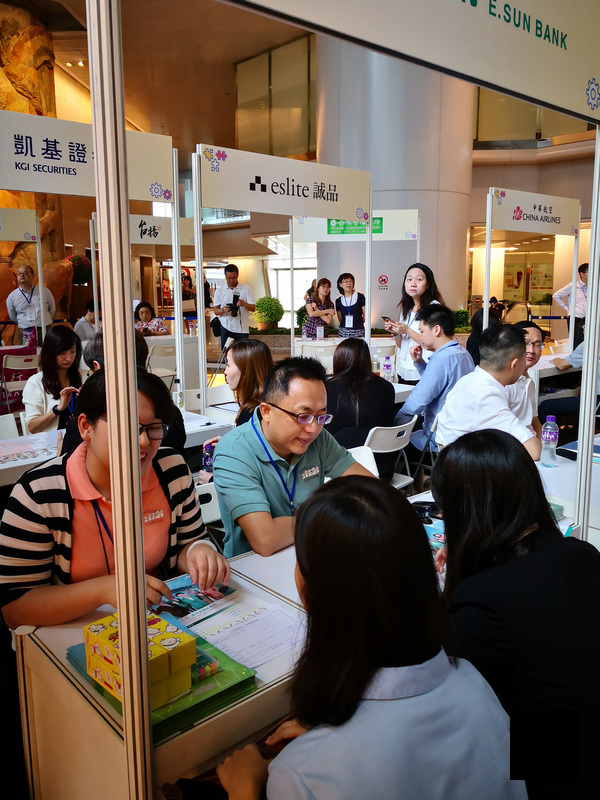 台灣駐香港機構－台北經濟文化辦事處1日舉辦徵才會，為企業和台生搭橋。（中央社提供）