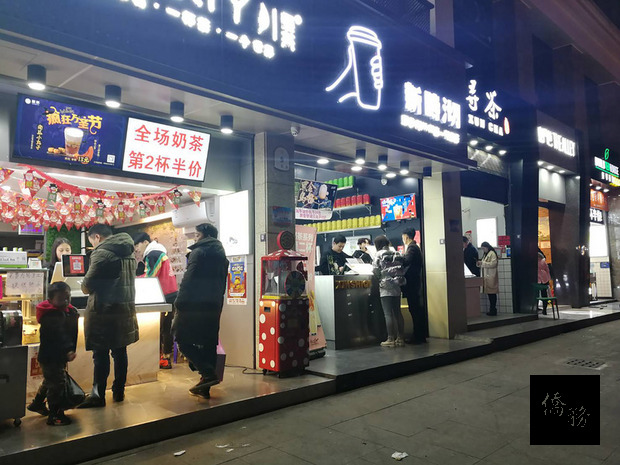 茶家（上海）餐飲管理有限公司執行長邢志遠表示，大陸2018年開了18萬家手搖飲料店，當年也倒了18萬家，但台灣手搖飲料品牌在大陸的業績卻不斷往前推進，顯見競爭力。圖為大陸本土的手搖飲料店。