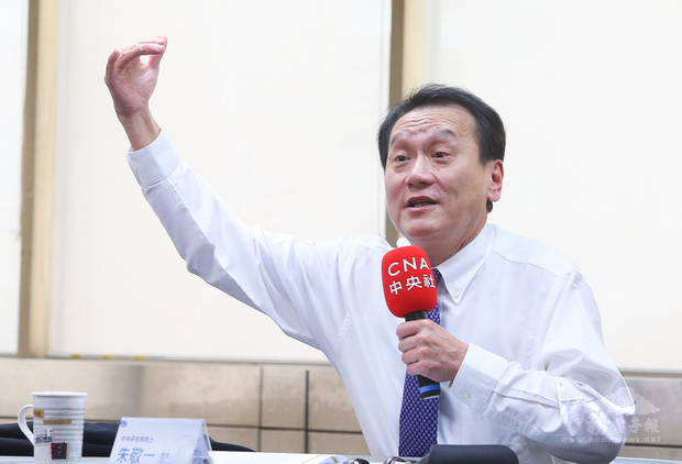 中央研究院院士朱敬一（圖）12日在中央社新聞學院，談「美/中對峙下的台灣–從貿易衝突到病毒防治」。（中央社提供）