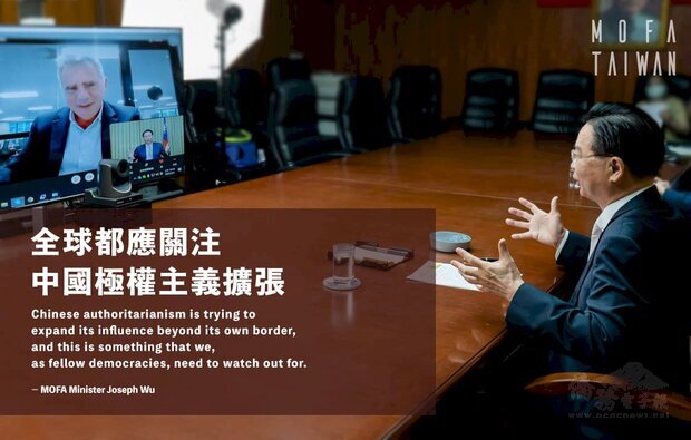 外交部長吳釗燮接受「澳洲金融評論報」視訊專訪時表示，全球都應關注中國威權主義不斷對外擴張，因為這樣的作為「將不斷侵害我們共享的自由民主價值」。(圖：外交部臉書)
