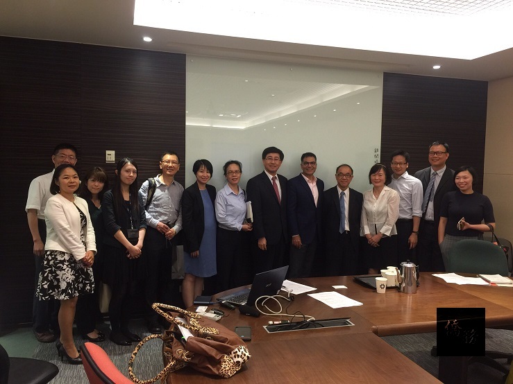 印度清奈自由貿易區(Chennai Free Trade Zone)總經理Sunil Rallan（右六）；貿協前駐清奈辦事處主任林隆登（右五）; 中國生產力中心組長李麗寬（右四）。