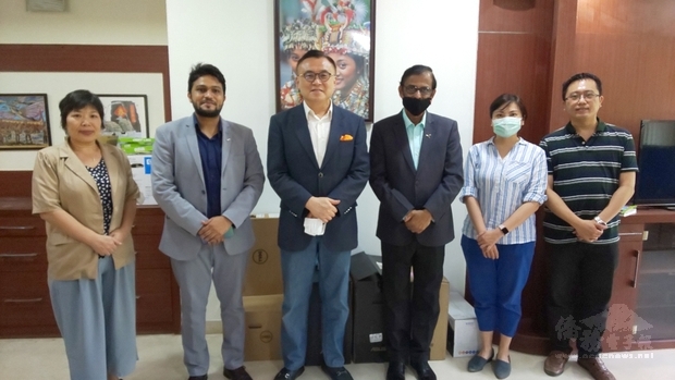 由左至右：鄭組長素賢、CapitaLand公司經理Anup M、王處長北平、CapitaLand 清奈地區負責人Dr. Velan、金副組長玉琪、劉副組長博樺
