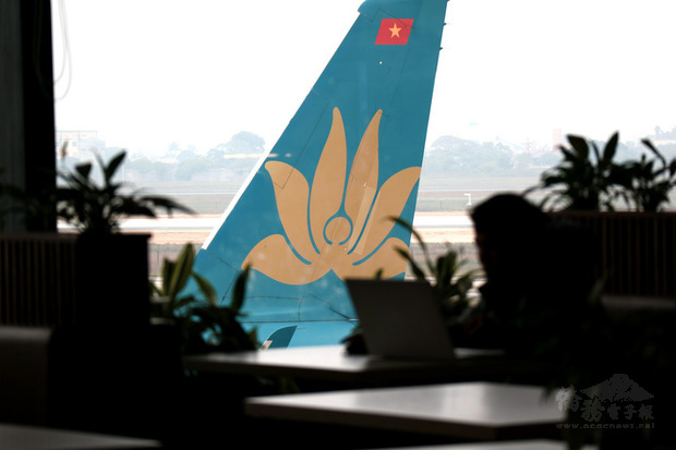 越南券商西貢證券預測，越南航空業2021年下半年將會復甦，而國際旅遊在年底才會重啟，因此業者今年將更專注於國內市場。圖為越南航空的飛機垂直尾翼。