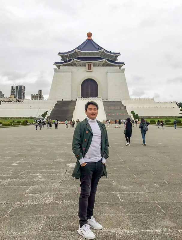 25歲的菲律賓民眾卡爾（Carl Adrian Lim）2019年曾赴台灣，留下好印象。疫情衝擊菲國經濟下，卡爾決定前往台中的電子工廠工作。
（卡爾提供）