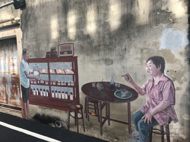 泰國南部宋卡市充滿豐富的歷史和文化，泰國政府和大學以及藝術家合作，在宋卡老城的牆壁繪上壁畫，呈現宋卡人的生活記憶。