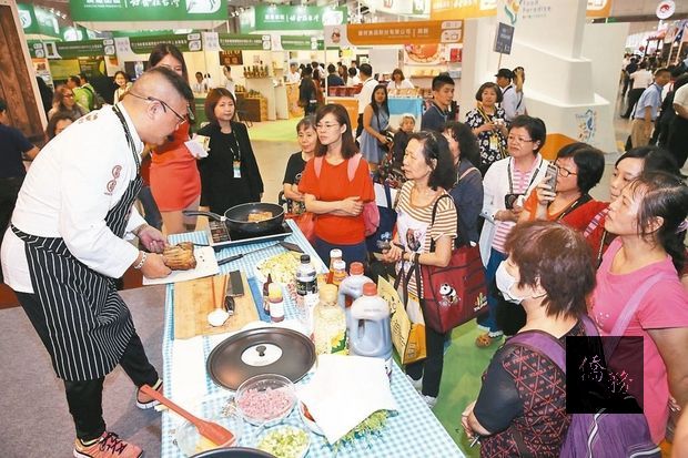 台北國際食品展21日開幕，吸引很多國外買主和國內民眾到場參觀。（聯合報提供）