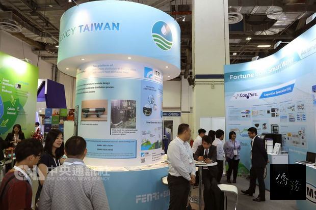 經濟部水利署參與新加坡國際水週，不僅分享再生水開發與營運經驗，並展示監控工業區污水排放水質系統，全面推動台灣水利產業新南向。