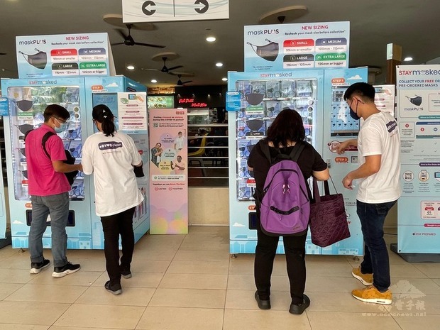 新加坡淡馬錫基金會最新一波免費口罩發放活動本週登場，全島共有超過800個地點設有販賣機供民眾領取。白沙東民眾俱樂部（圖）為其中一個領取地點。 