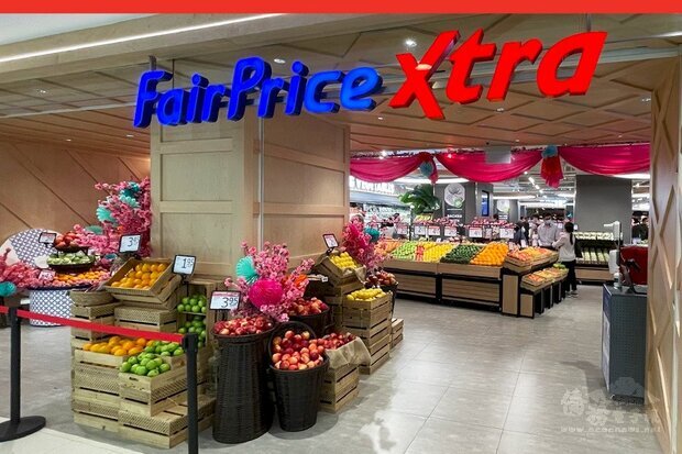 新加坡最大連鎖超市、職總平價超市已將店內所有台灣鳳梨下架，並正與供應商合作調查。(圖：NTUC FairPrice臉書)