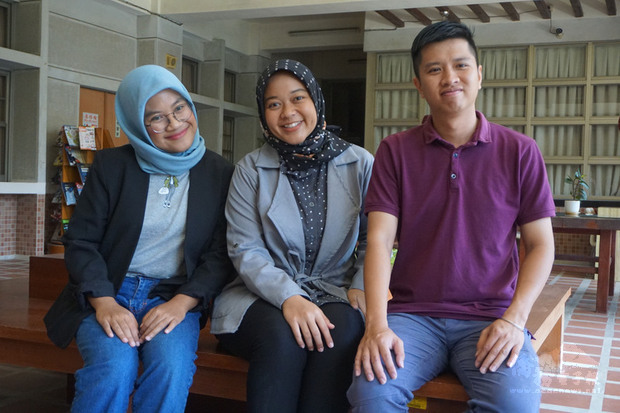 來自印尼的唐芮法（左起）、何娜娜與越南的武挪威，參加金門大學「新南向國家及先進國家優秀外國青年學子來台蹲點計畫TEEP」，在金大學習獲益良多。（中央社提供）